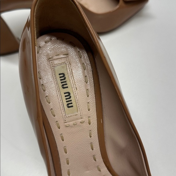 Miu Miu Heels Open Toe Patent Leather Bow Block Heel Tan Brown Size 38.5 US 8.5 - Picture 9 of 11
